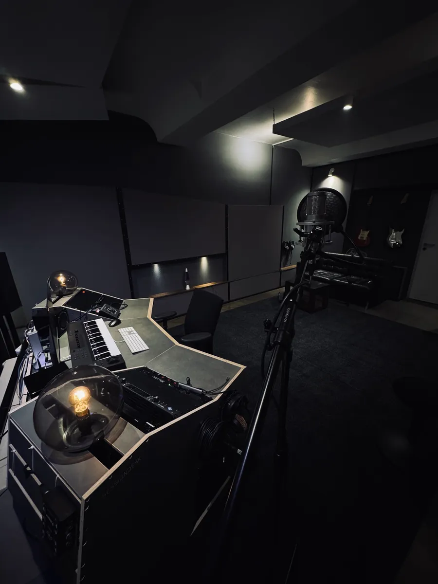 J.O.D Artists studio, Hamburg – Recording room with vocal booth