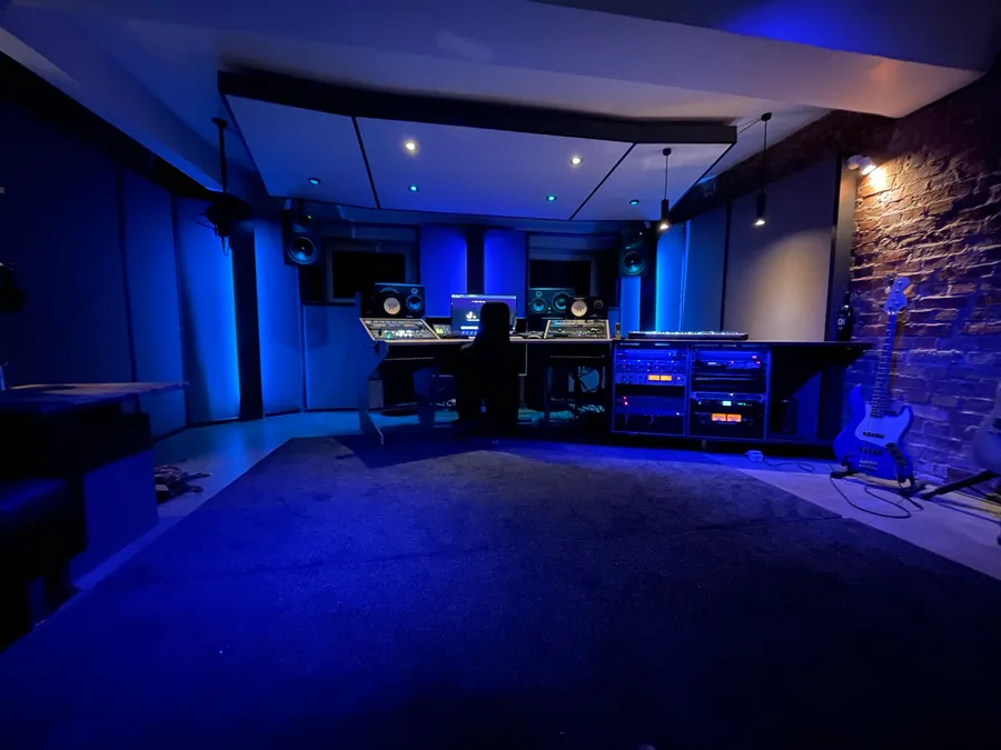 J.O.D Artists studio, Hamburg – Main control room in blue light